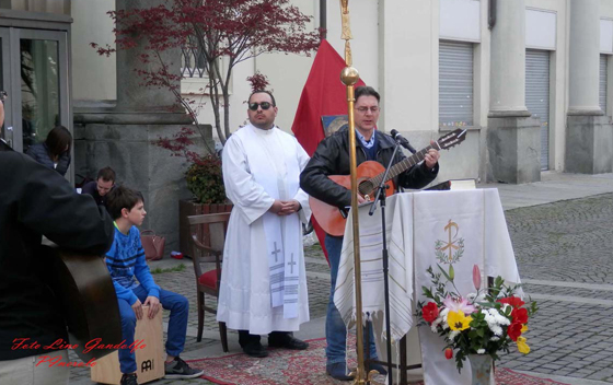 Pinerolo. Neocatecumenali in piazza Vittorio Veneto Diocesi di